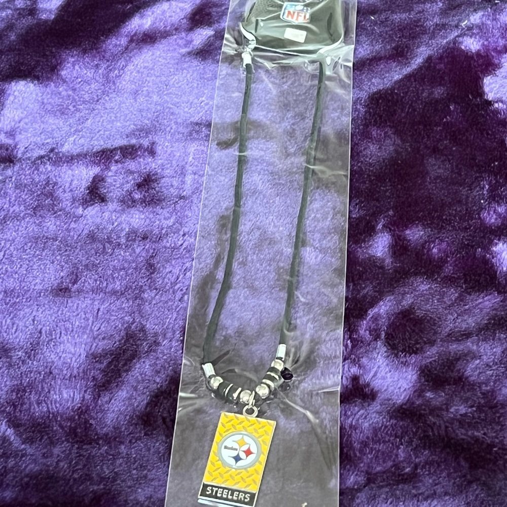 NEW OFFICIALLY LICENSED NFL PITTSBURGH STEELERS DIAMOND PLATE NECKCHAIN. CTM4